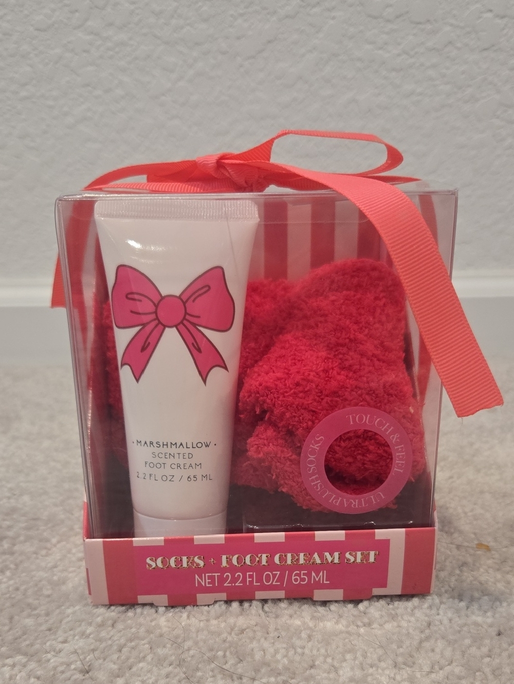 Marshmallow-Scented Foot Cream & Cozy Socks Set - Pink
